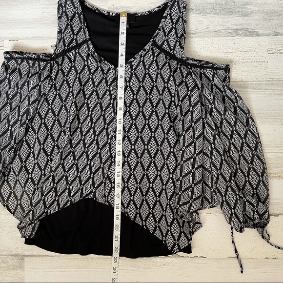 Off the Shoulder Flowy Blouse Size XS - Picture 12 of 12